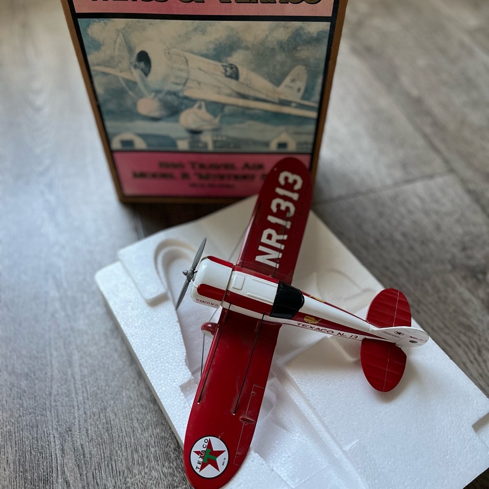 Wings Of Texaco Bank Classic Metal Red and White Model Airplane